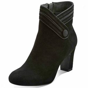 CLARKS ARTISAN BLACK SUEDE BOOTIES TAMRYN SEASON 9.5M CLASSY & ELEGANT EUC BOXED